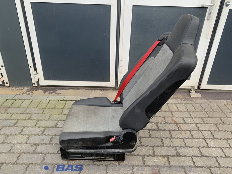 Renault T-Serie Bijrijdersstoel Renault 7421615420 - Asiento para Camión: foto 2 Renault T-Serie Bijrijdersstoel Renault 7421615420 - Asiento para Camión: foto 2