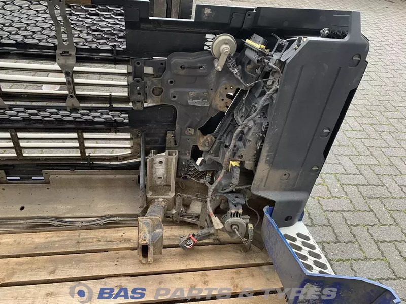 Volvo FH4 - Parachoques para Camión: foto 5 Volvo FH4 - Parachoques para Camión: foto 5