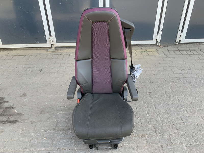 Volvo FM5 - Asiento para Camión: foto 1 Volvo FM5 - Asiento para Camión: foto 1
