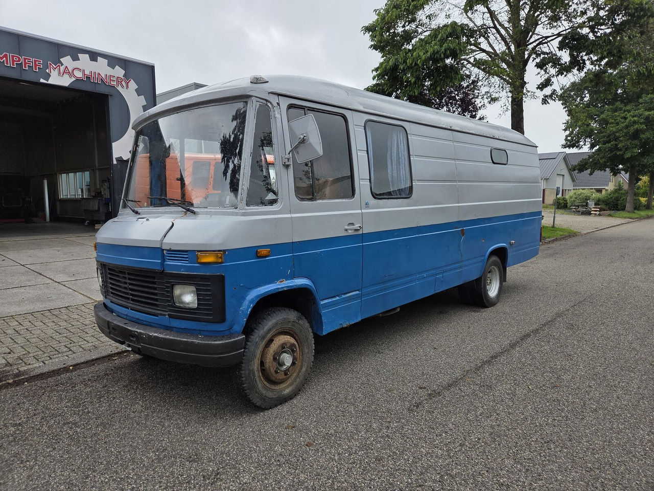 Mercedes-Benz L 608 D kampeerauto - Autocaravana integral: foto 1 Mercedes-Benz L 608 D kampeerauto - Autocaravana integral: foto 1