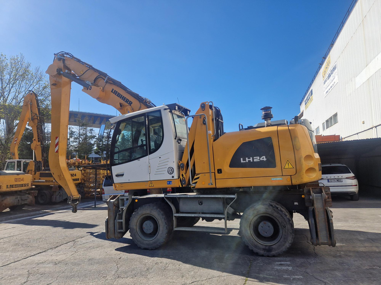 LIEBHERR LH24M - Manipulador de materiales: foto 2 LIEBHERR LH24M - Manipulador de materiales: foto 2