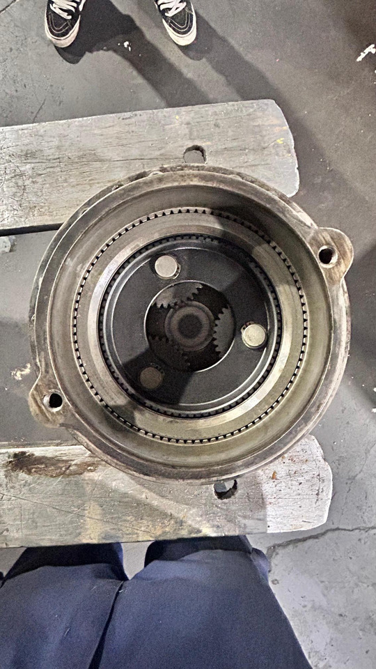 REDUCTOR GIRO SAT 225-220 - Reductor de giro para Maquinaria de construcción: foto 2 REDUCTOR GIRO SAT 225-220 - Reductor de giro para Maquinaria de construcción: foto 2