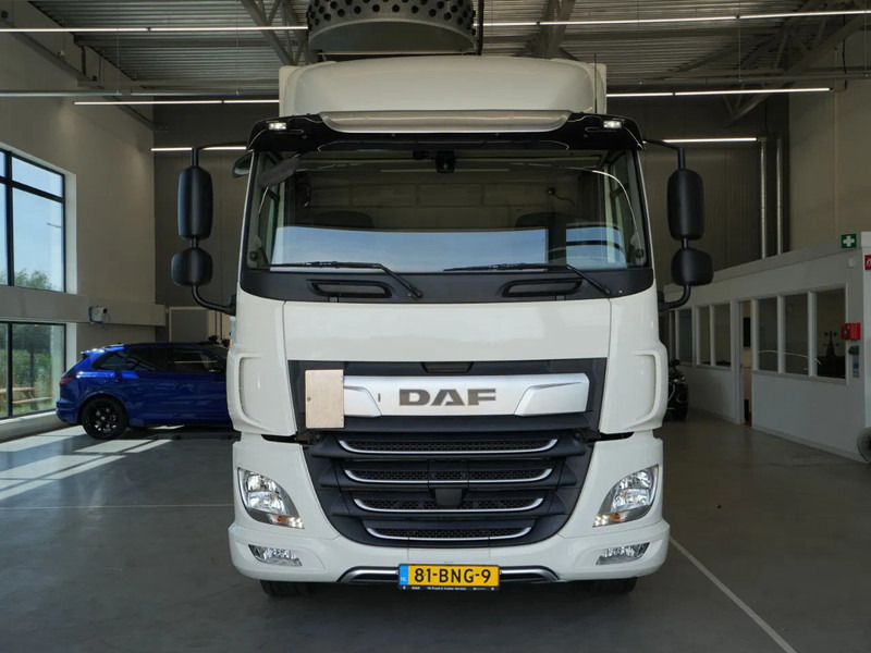 Camión caja cerrada DAF CF 300 FA Sleeping Cab, New APK, Full Tank, New Tacho, 2t Laadklep: foto 9
