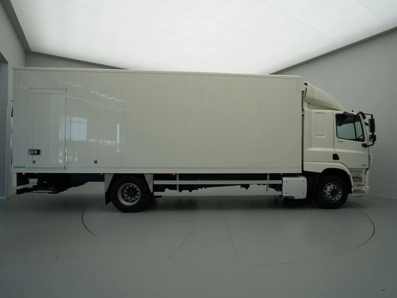 Camión caja cerrada DAF CF 300 FA Sleeping Cab, New APK, Full Tank, New Tacho, 2t Laadklep: foto 6