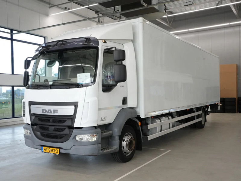 DAF LF 250 FA 12t, Gesloten Bak, Laadklep 1,5t, New Tacho - Camión caja cerrada: foto 1 DAF LF 250 FA 12t, Gesloten Bak, Laadklep 1,5t, New Tacho - Camión caja cerrada: foto 1