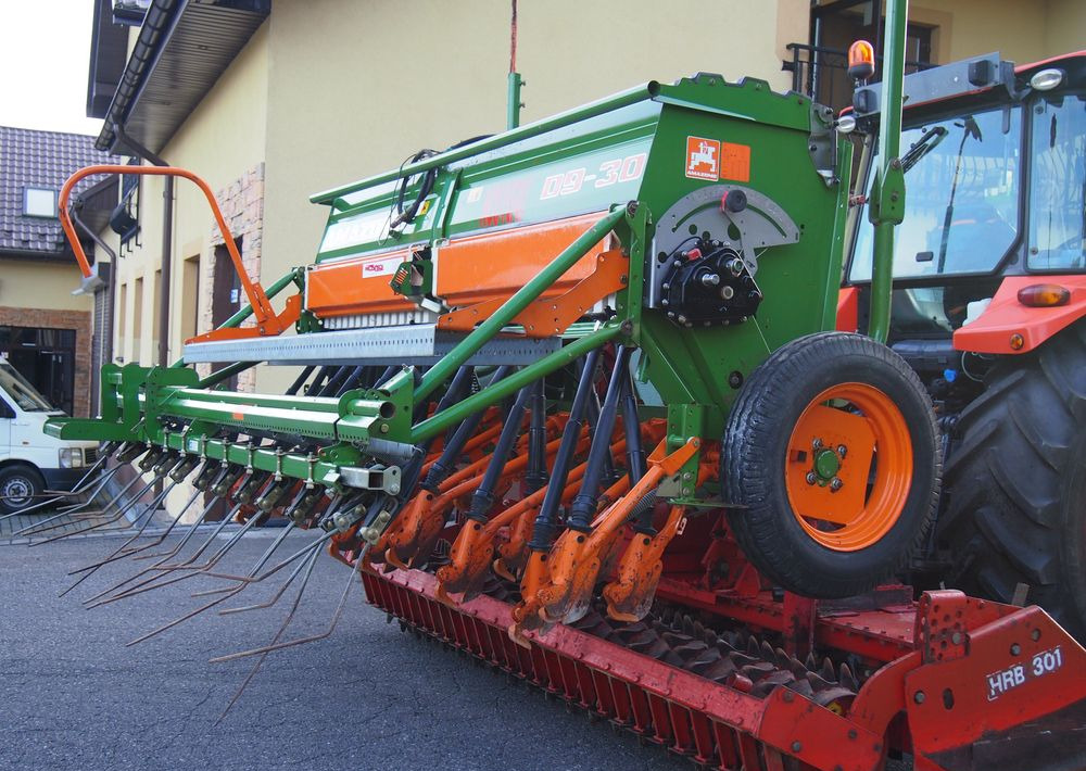 Agregat uprawowo-siewny Amazone HRB 301 I D9-30 2005 Agregat uprawowo siewny KUHN AMAZONE szerokość robocza 3m - Combinado de siembra: foto 5 Agregat uprawowo-siewny Amazone HRB 301 I D9-30 2005 Agregat uprawowo siewny KUHN AMAZONE szerokość robocza 3m - Combinado de siembra: foto 5