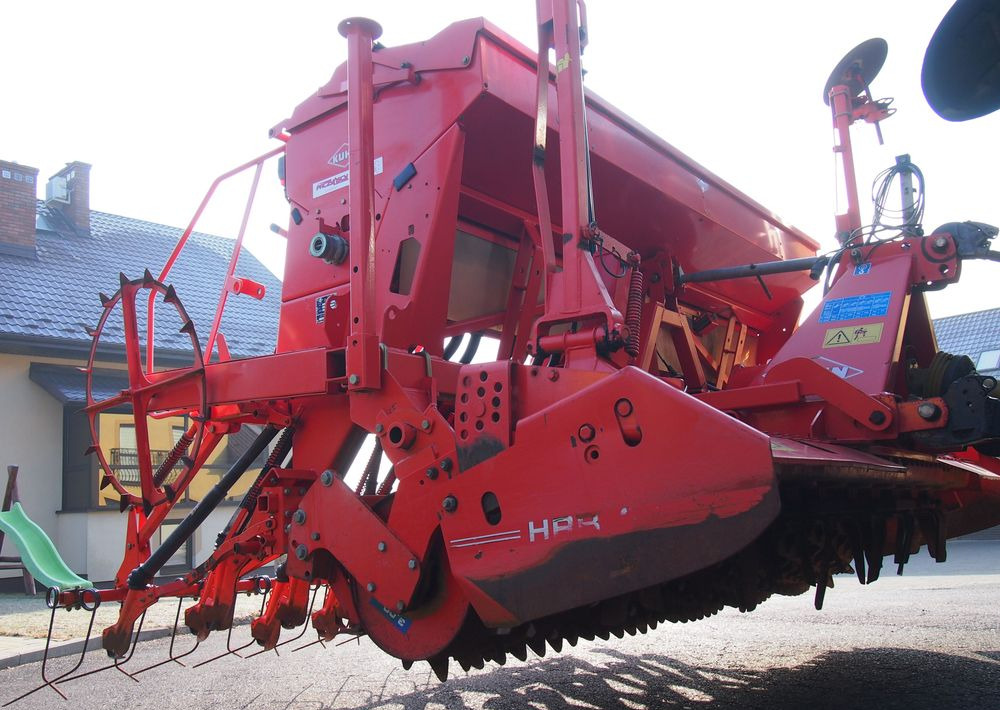 Agregat uprawowo-siewny Kuhn Kuhn HRB302D I INTEGRA 3000 2002 Brona wirowa + siewnik KUHN agregat uprawowo-siewny 3m - Combinado de siembra: foto 3 Agregat uprawowo-siewny Kuhn Kuhn HRB302D I INTEGRA 3000 2002 Brona wirowa + siewnik KUHN agregat uprawowo-siewny 3m - Combinado de siembra: foto 3