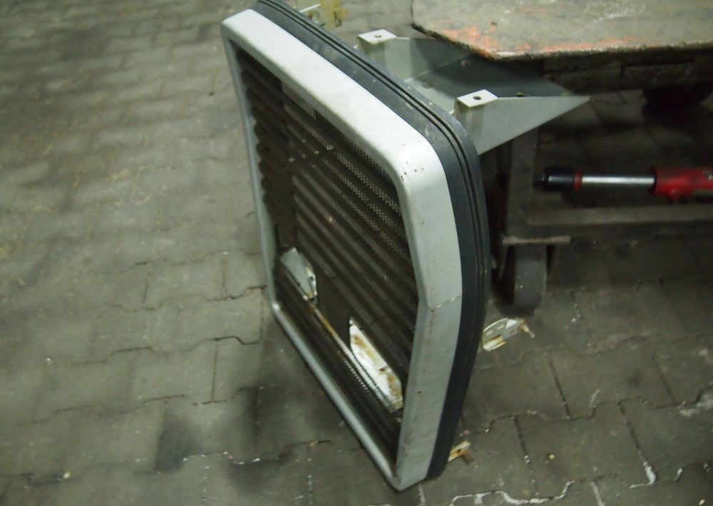 Części do Ciągnika Massey Ferguson MF 3000, 6000 Przedni grill maskę do Massey Ferguson serii 3000, 3100.
z lampami - Parrilla para Maquinaria agrícola: foto 2 Części do Ciągnika Massey Ferguson MF 3000, 6000 Przedni grill maskę do Massey Ferguson serii 3000, 3100.
z lampami - Parrilla para Maquinaria agrícola: foto 2