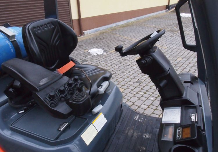 Carretilla elevadora de gas Wózek widłowy Toyota 8FGF15 2018 TRIPLEX system SAS (blokowanie tylnej osi): foto 9
