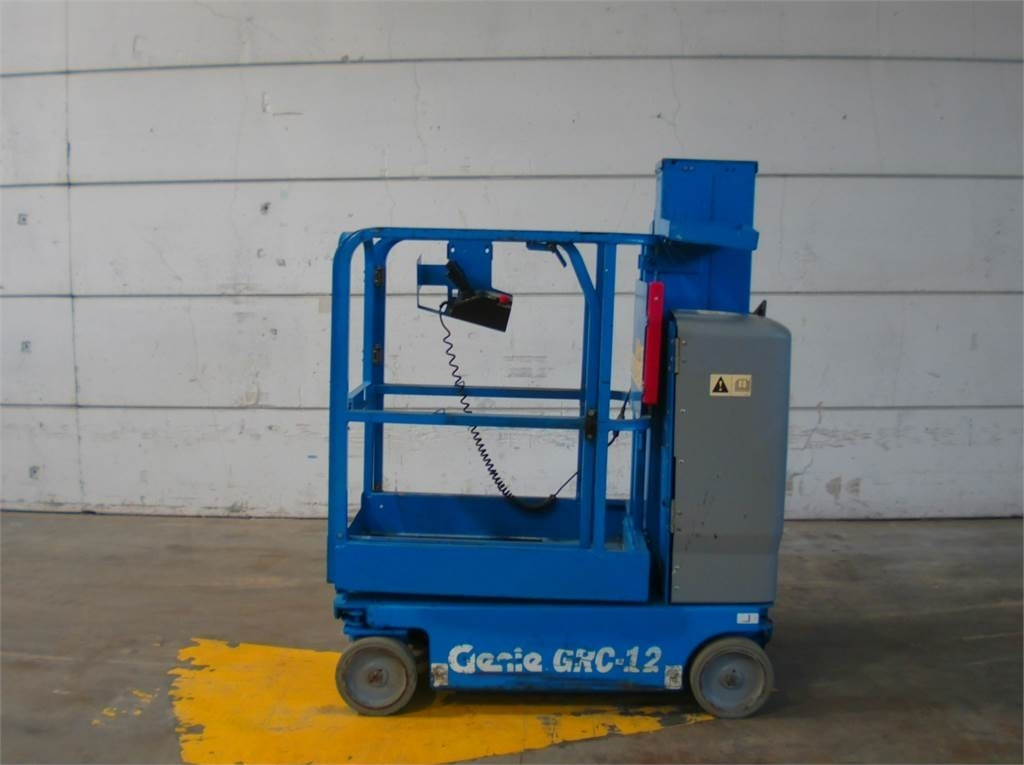 Genie GRC12 - Plataforma de mástil vertical: foto 1 Genie GRC12 - Plataforma de mástil vertical: foto 1