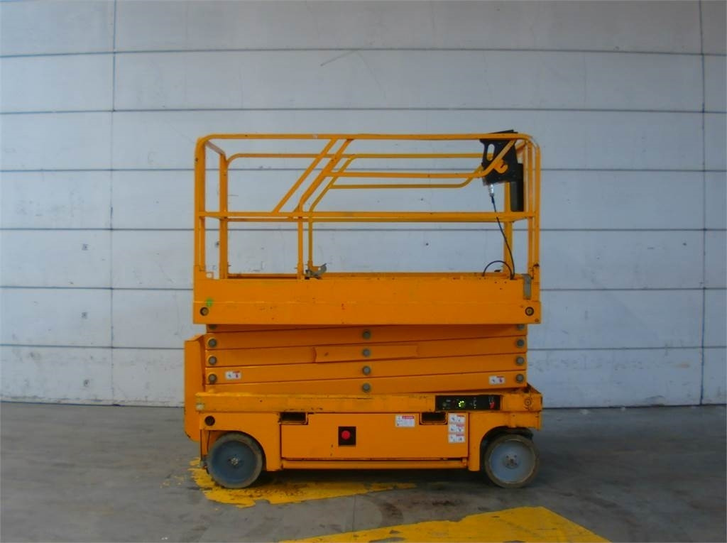 Haulotte Compact 12 - Plataforma de tijeras: foto 1 Haulotte Compact 12 - Plataforma de tijeras: foto 1