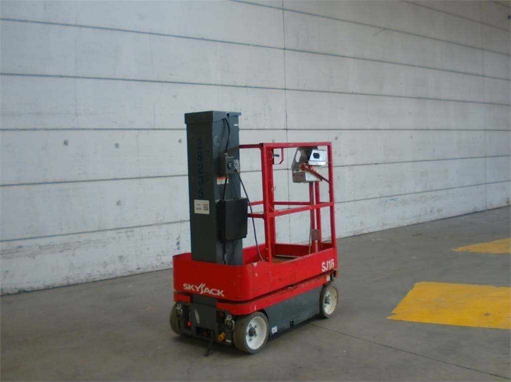 SkyJack SJ16 - Plataforma de mástil vertical: foto 3 SkyJack SJ16 - Plataforma de mástil vertical: foto 3