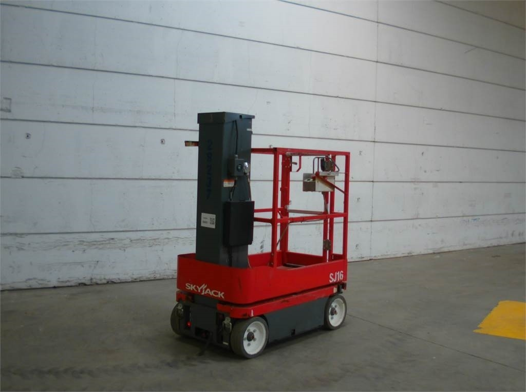 SkyJack SJ16 - Plataforma de mástil vertical: foto 4 SkyJack SJ16 - Plataforma de mástil vertical: foto 4