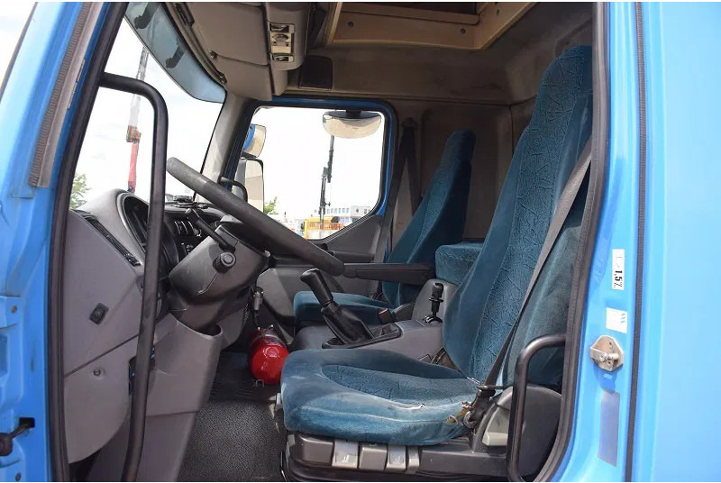 Camión caja cerrada DAF LF 220 LF45 220: foto 8