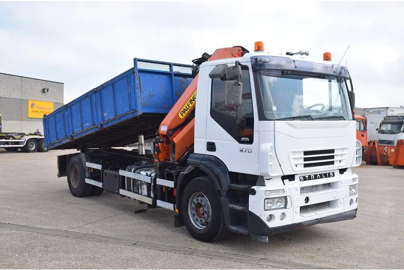 Camión volquete Iveco Stralis 270: foto 1
