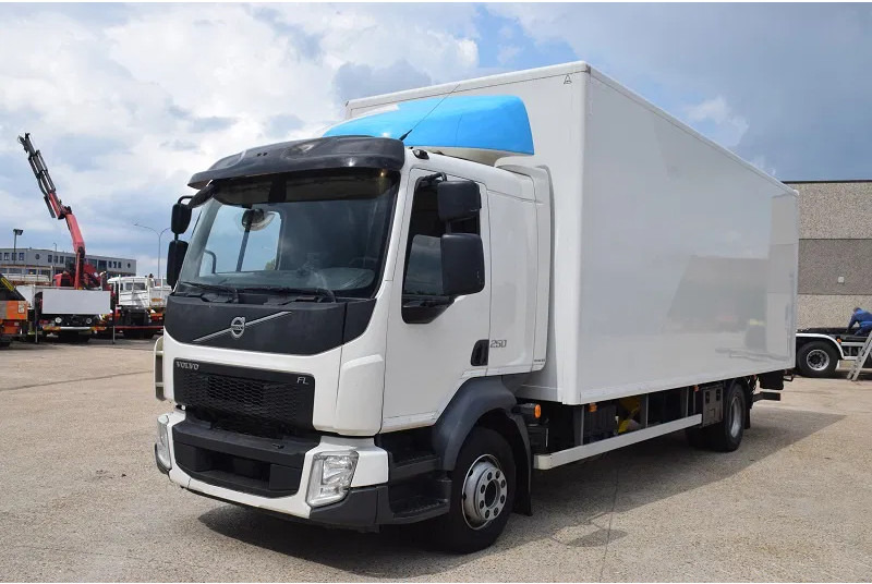 Volvo FL 250 - Camión caja cerrada: foto 2 Volvo FL 250 - Camión caja cerrada: foto 2