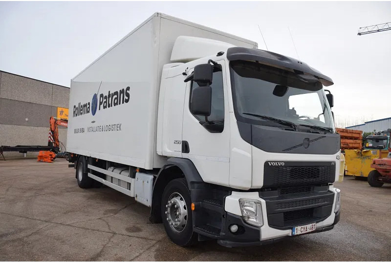 Volvo FL 250 - Camión caja cerrada: foto 4 Volvo FL 250 - Camión caja cerrada: foto 4