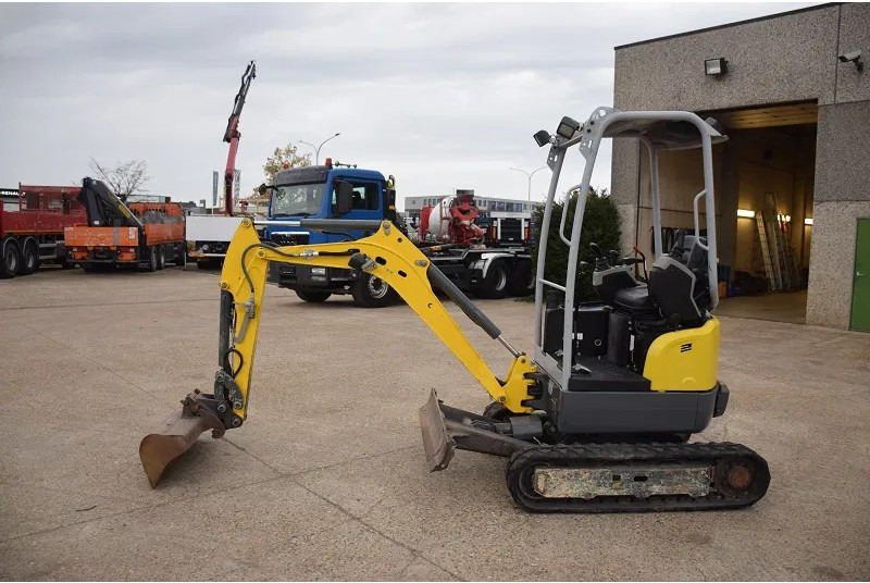 WACKER NEUSON Neuson Wacker EZ17 - stock id155 - Miniexcavadora: foto 2 WACKER NEUSON Neuson Wacker EZ17 - stock id155 - Miniexcavadora: foto 2