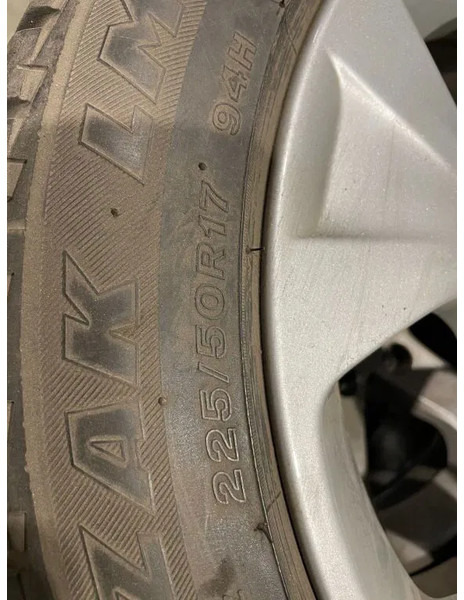 BMW *BMW velgen met Brigdestone banden *225/50 R17 - Neumáticos y llantas para Coche: foto 4 BMW *BMW velgen met Brigdestone banden *225/50 R17 - Neumáticos y llantas para Coche: foto 4