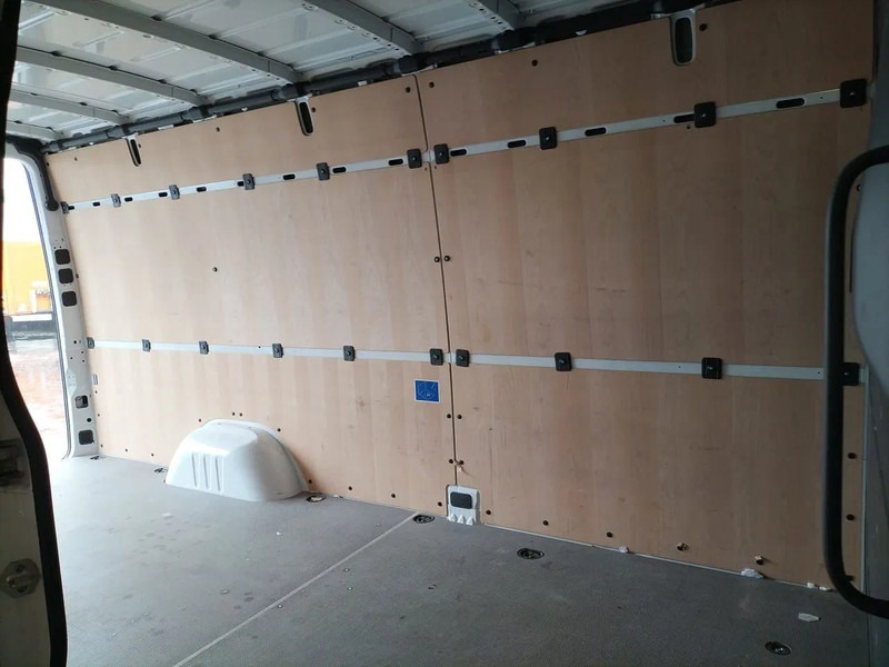 Mercedes-Benz Binnenbekleding L2H2 Sprinter - Cabina e interior para Furgoneta: foto 5 Mercedes-Benz Binnenbekleding L2H2 Sprinter - Cabina e interior para Furgoneta: foto 5