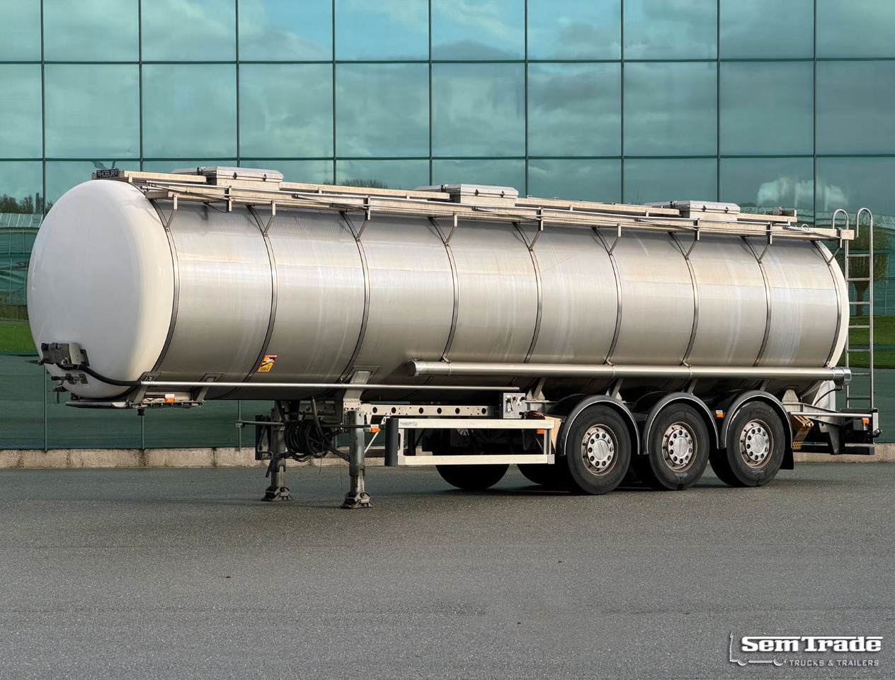 Burg 37.300 Liter 3 Compartments Disc Brakes Super Condition NL Trailer - Semirremolque cisterna: foto 1 Burg 37.300 Liter 3 Compartments Disc Brakes Super Condition NL Trailer - Semirremolque cisterna: foto 1