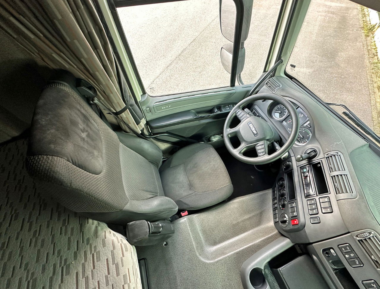 Cabeza tractora DAF CF 440 FT Space CAB 2x Tanks 766.000 KM TOP Condition NL Truck 2 Similar Pie: foto 8