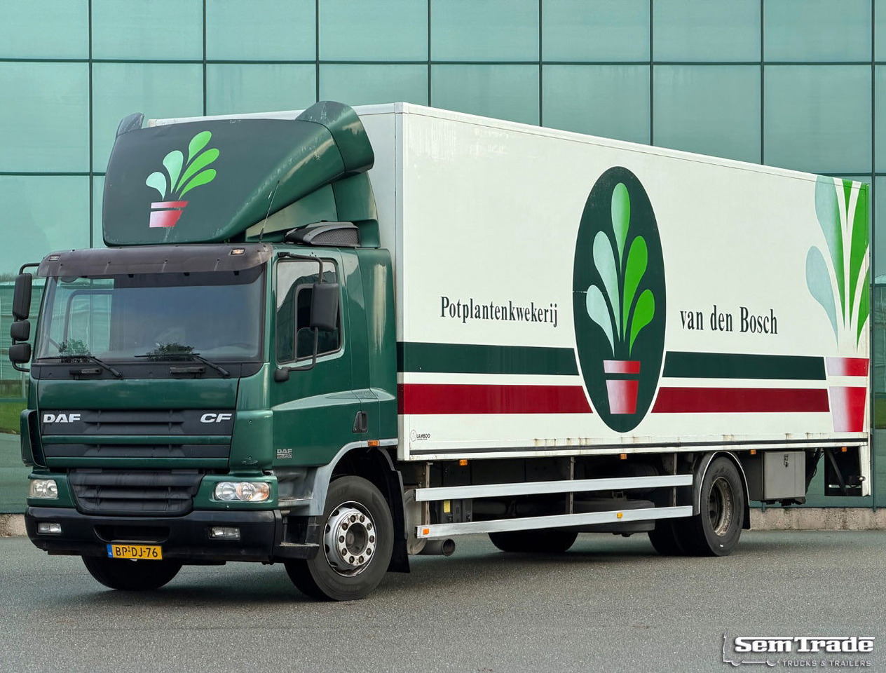 DAF CF 65.250 Euro 3 Manual Gearbox Lamboo Isolated BOX + Heater 970x250x270 CM Inside Tail Lift Holland-Truck - Camión caja cerrada: foto 1 DAF CF 65.250 Euro 3 Manual Gearbox Lamboo Isolated BOX + Heater 970x250x270 CM Inside Tail Lift Holland-Truck - Camión caja cerrada: foto 1