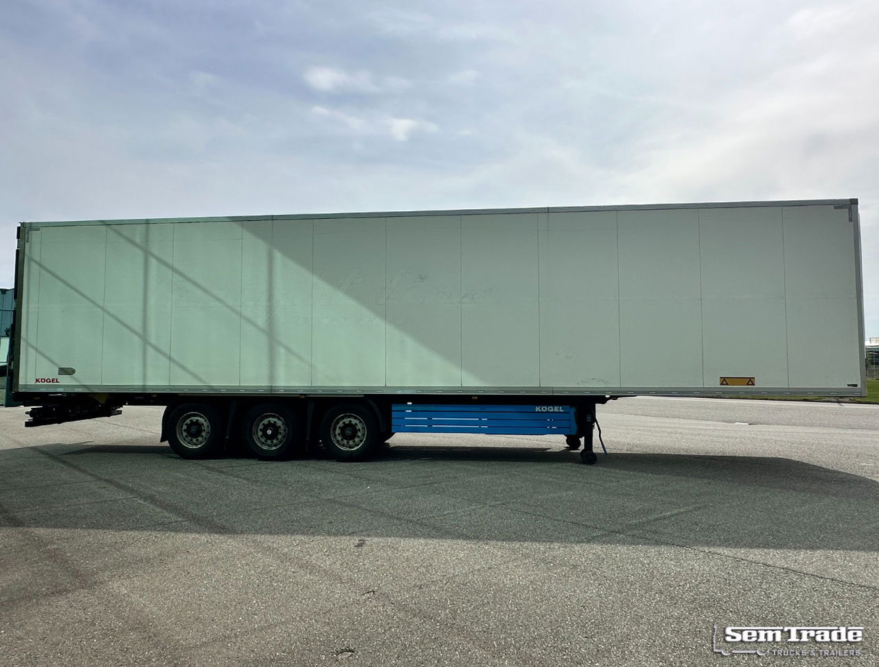 Kögel S24-4 Thermo King SLXi 300 Lift Axle 1340x250x270 CM Inside Super Condition - Semirremolque frigorífico: foto 5 Kögel S24-4 Thermo King SLXi 300 Lift Axle 1340x250x270 CM Inside Super Condition - Semirremolque frigorífico: foto 5