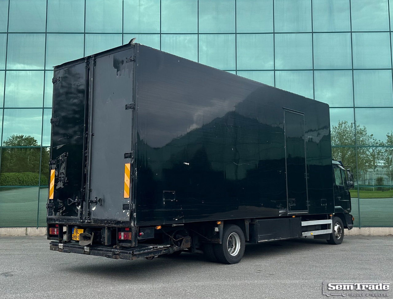 MAN LE 220C Euro 3 Isolated BOX + BOX Heater 740 x 240 x 295 CM Inside Holland Truck - Camión caja cerrada: foto 4 MAN LE 220C Euro 3 Isolated BOX + BOX Heater 740 x 240 x 295 CM Inside Holland Truck - Camión caja cerrada: foto 4