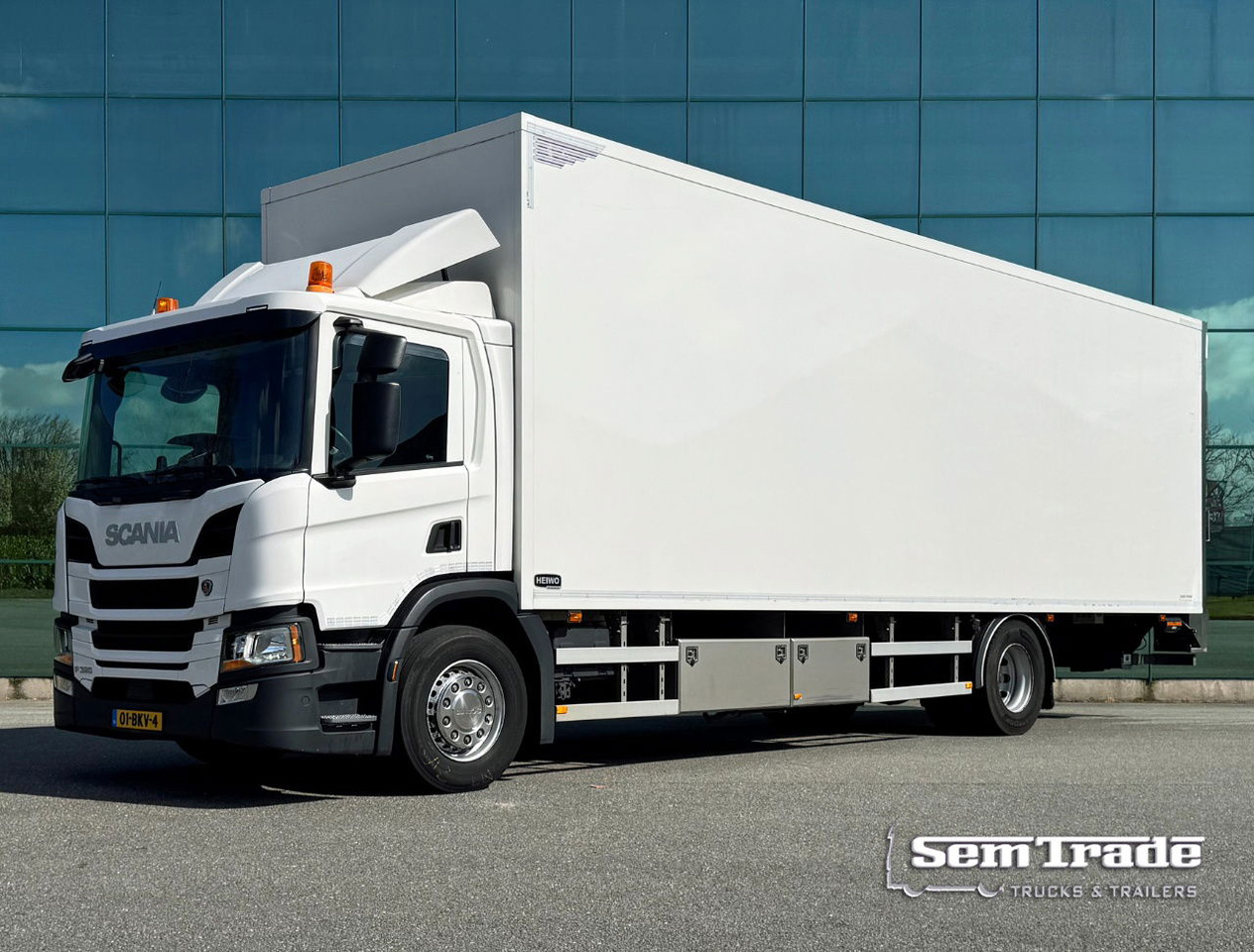 Scania P320 Heiwo 16 Karrenbak 275 CM Hoog Kachel 2.500 KG Klep Super Staat - Camión caja cerrada: foto 1 Scania P320 Heiwo 16 Karrenbak 275 CM Hoog Kachel 2.500 KG Klep Super Staat - Camión caja cerrada: foto 1