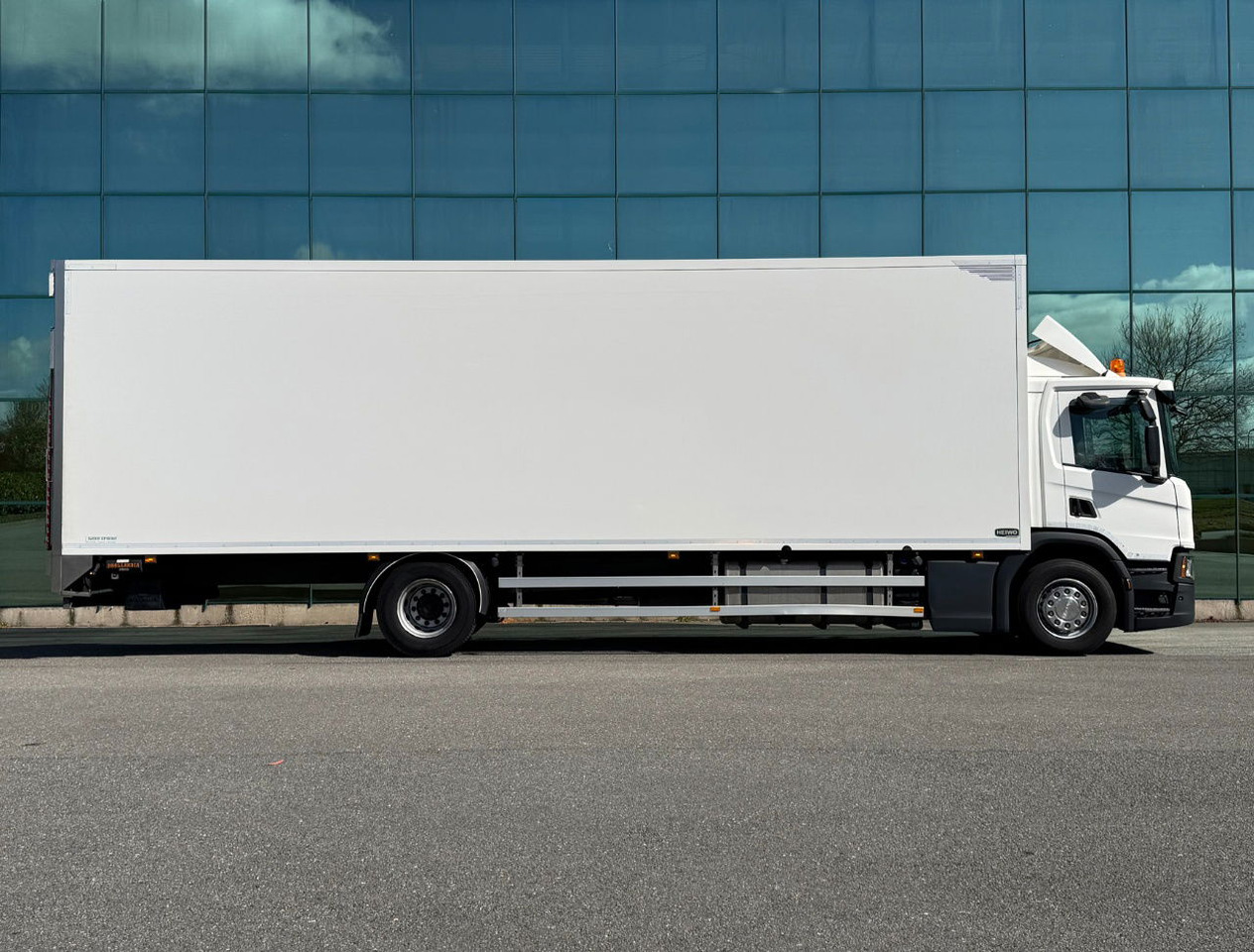 Scania P320 Heiwo 16 Karrenbak 275 CM Hoog Kachel 2.500 KG Klep Super Staat - Camión caja cerrada: foto 5 Scania P320 Heiwo 16 Karrenbak 275 CM Hoog Kachel 2.500 KG Klep Super Staat - Camión caja cerrada: foto 5