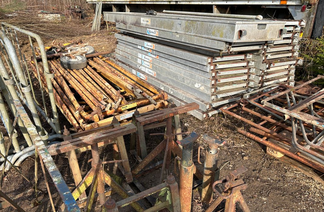 Enrubanneuse, escaliers metals, bois, chevre hydraulique, echafaudage ,mats - Equipo de construcción: foto 4 Enrubanneuse, escaliers metals, bois, chevre hydraulique, echafaudage ,mats - Equipo de construcción: foto 4