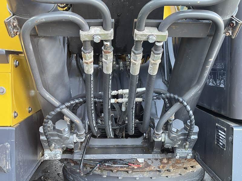 Excavadora de cadenas Volvo ECR 235 DL: foto 15