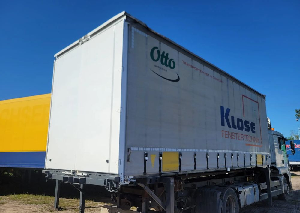 Krone - Toldo carrocería: foto 1 Krone - Toldo carrocería: foto 1