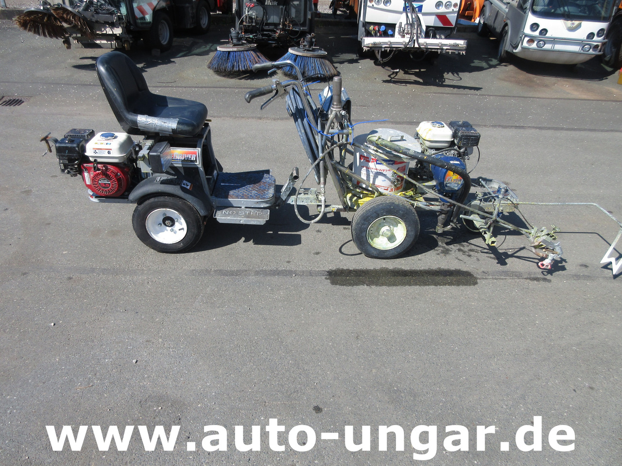 Graco LineLazer III 3900 Linedriver ride-on striper Roadmarking Straßenmarkierung - Construcción de carreteras: foto 4 Graco LineLazer III 3900 Linedriver ride-on striper Roadmarking Straßenmarkierung - Construcción de carreteras: foto 4