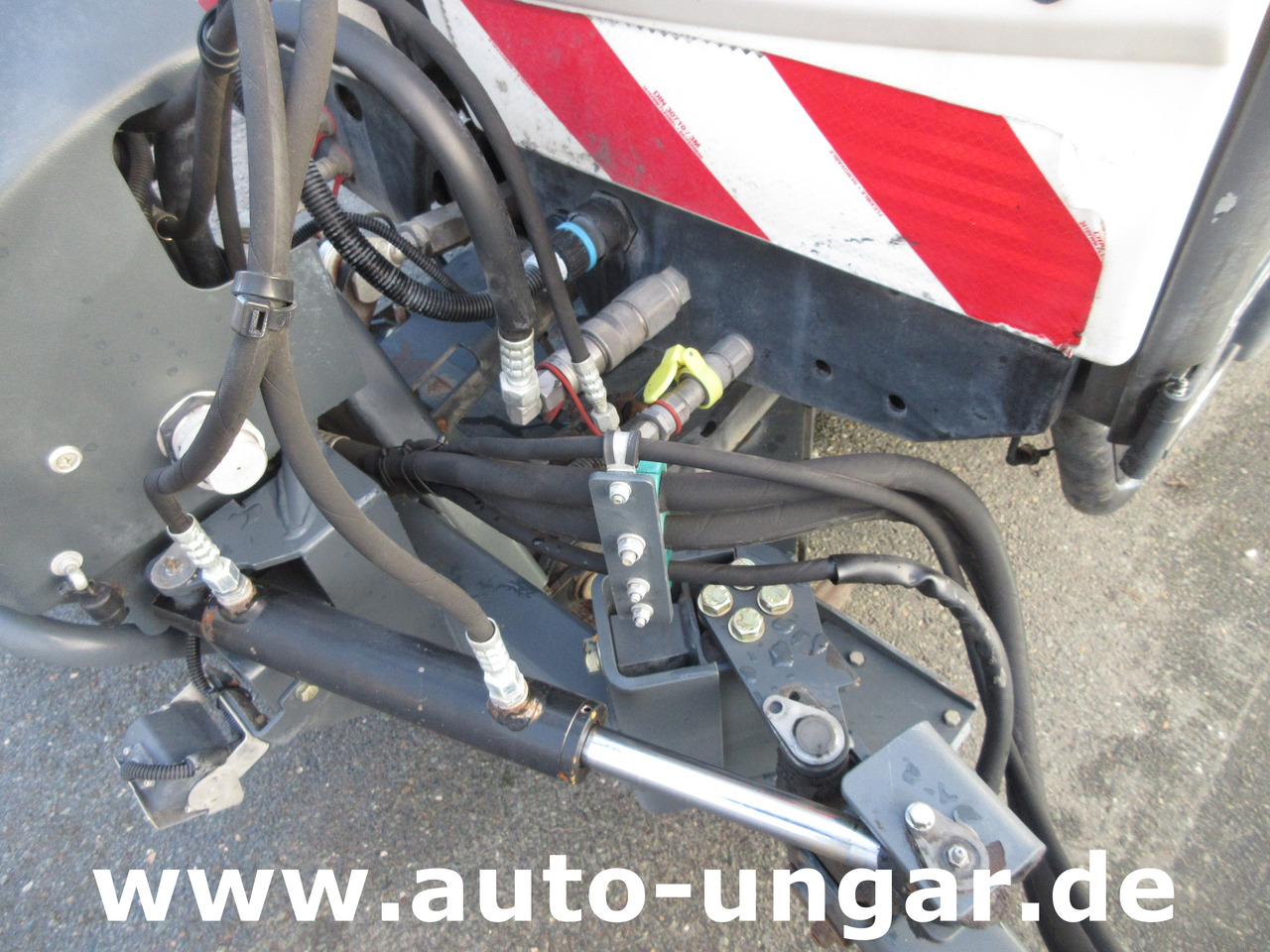 Hako CityMaster CM2000 2 Besen Baujahr 2015 Kehrmaschine 4-Rad-Lenkung - Barredora vial: foto 5 Hako CityMaster CM2000 2 Besen Baujahr 2015 Kehrmaschine 4-Rad-Lenkung - Barredora vial: foto 5