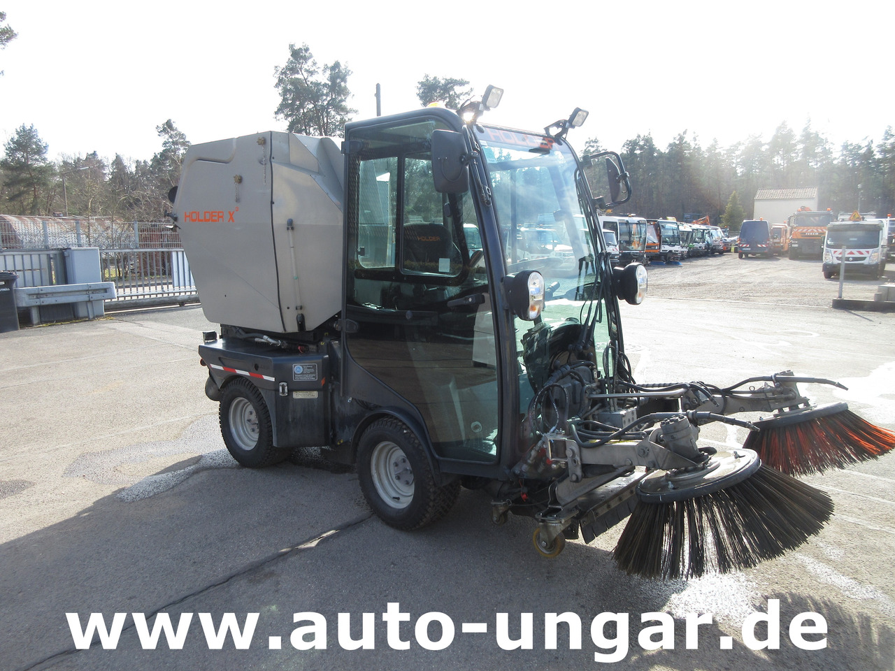 Holder X45 Kubota Diesel Motor Baujahr 2019 Allrad Kehrmaschine Geräteträger - Tractor municipal: foto 1 Holder X45 Kubota Diesel Motor Baujahr 2019 Allrad Kehrmaschine Geräteträger - Tractor municipal: foto 1