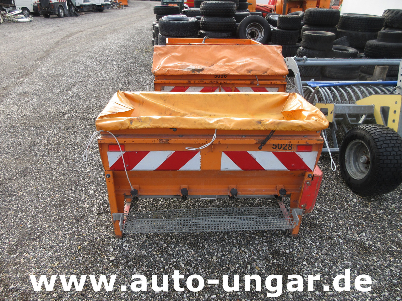 Tractor municipal Rauch UKS 120 Anbaustreuer Salzstreuer hydraulisch Streuautomat Winterdienst: foto 16