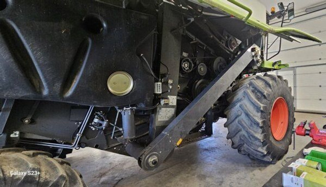 Cosechadora de granos para transporte de alimentos Claas Tucano 450 (839) +V 750: foto 11
