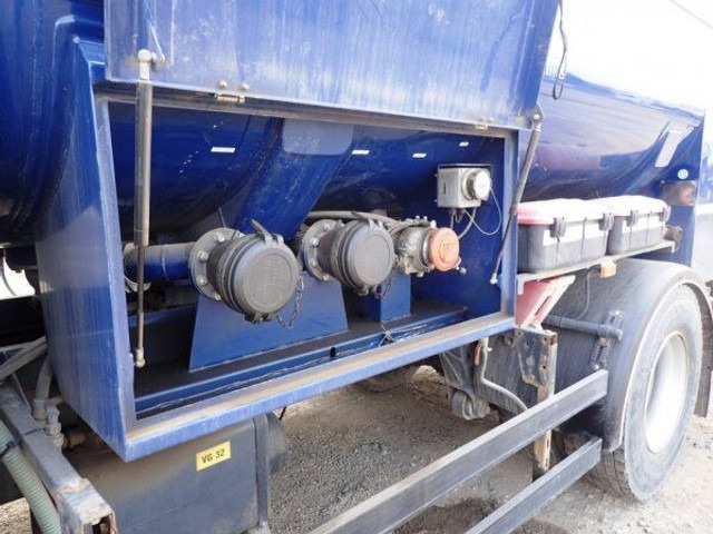 Camión cisterna para transporte de combustible Renault 19.5t +8m3 (5+3) Kobit: foto 8