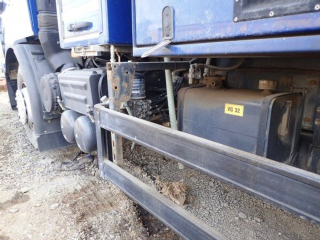 Camión cisterna para transporte de combustible Renault 19.5t +8m3 (5+3) Kobit: foto 13