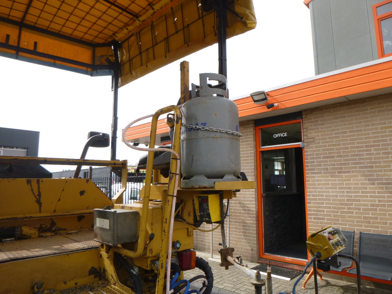 Pavimentadora de asfalto CATERPILLAR BB730: foto 37