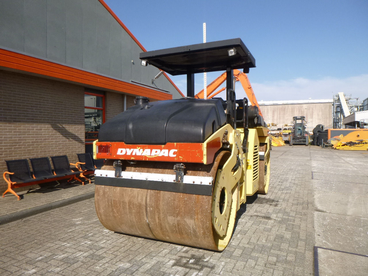 DYNAPAC CC432V - Apisonadora de asfalto: foto 4 DYNAPAC CC432V - Apisonadora de asfalto: foto 4