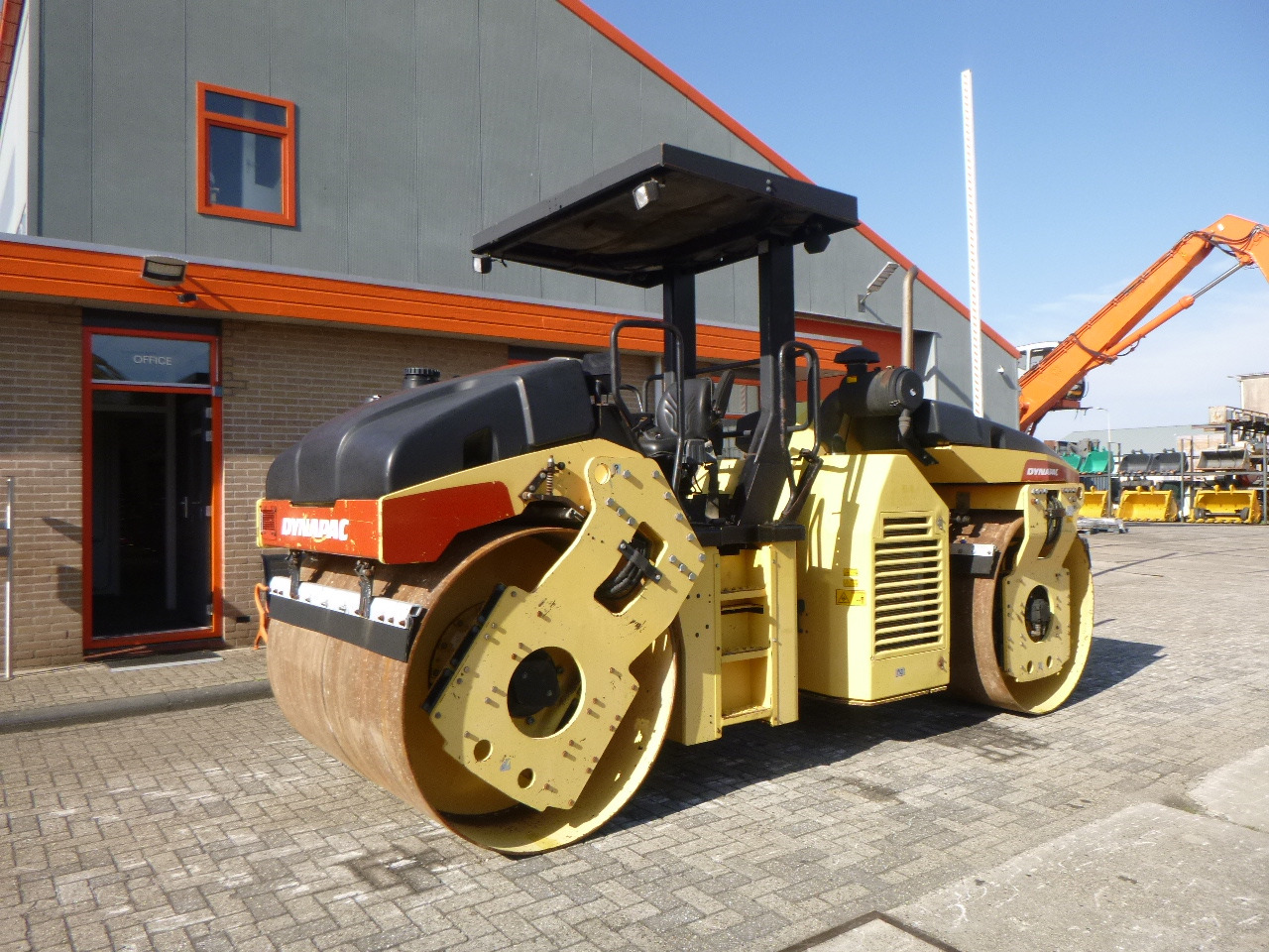 DYNAPAC CC432V - Apisonadora de asfalto: foto 3 DYNAPAC CC432V - Apisonadora de asfalto: foto 3