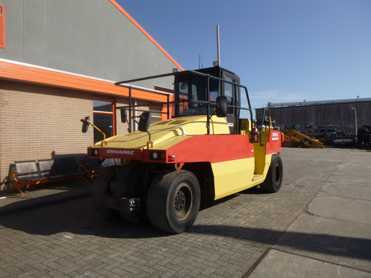 Rodillo de neumáticos DYNAPAC CP215(HITACHI): foto 7