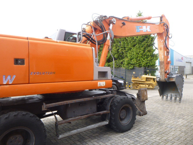 Excavadora de ruedas FIAT-KOBELCO E215W: foto 10