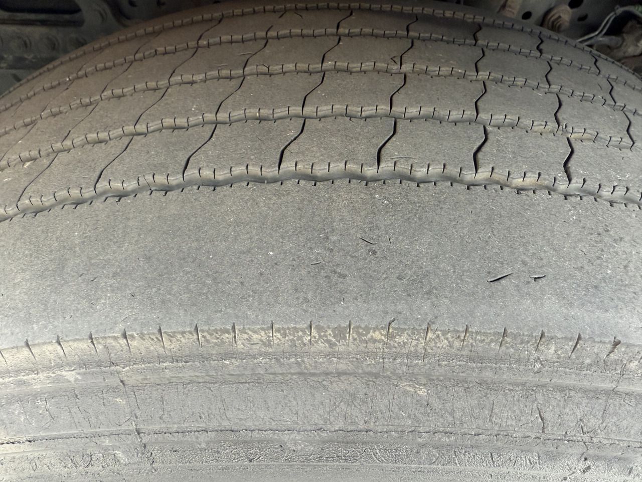 Mercedes-Benz Actros 1842LS Kran HMF 2020 bis 18 Meter - Cabeza tractora: foto 3 Mercedes-Benz Actros 1842LS Kran HMF 2020 bis 18 Meter - Cabeza tractora: foto 3