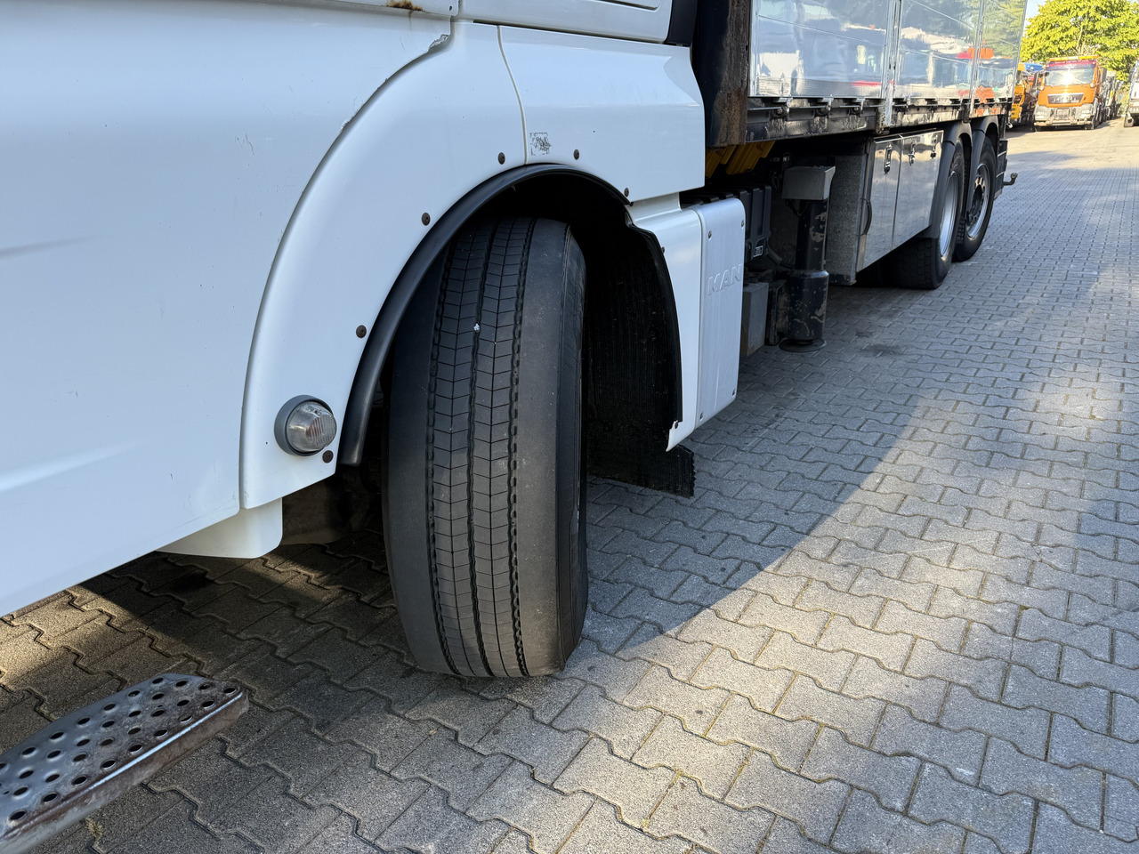 MAN TGX 26.480 6X2 Hiab 422 + Jib + Winde - Camión caja abierta, Camión grúa: foto 2 MAN TGX 26.480 6X2 Hiab 422 + Jib + Winde - Camión caja abierta, Camión grúa: foto 2