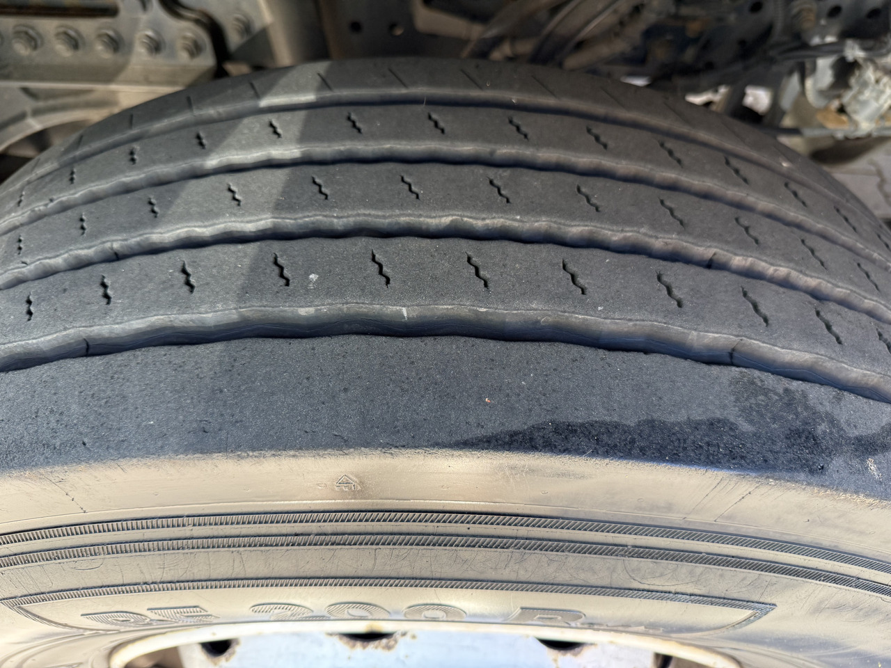 Mercedes-Benz Actros 1827 Kran Palfinger PK 9002 - Camión lona, Camión grúa: foto 2 Mercedes-Benz Actros 1827 Kran Palfinger PK 9002 - Camión lona, Camión grúa: foto 2