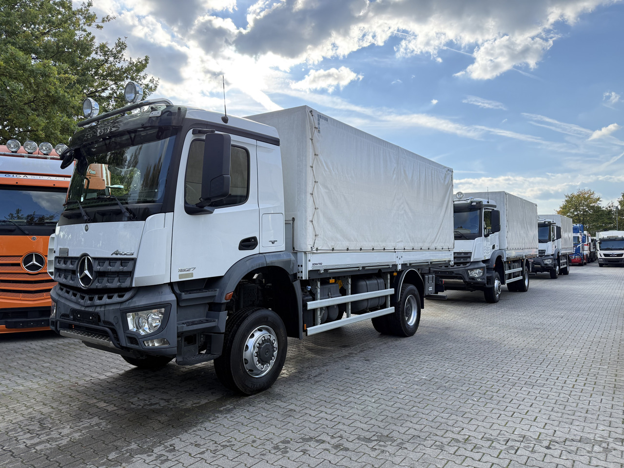 Mercedes-Benz Arocs 1827 AK 4X4 Ex- - Camión lona: foto 1 Mercedes-Benz Arocs 1827 AK 4X4 Ex- - Camión lona: foto 1